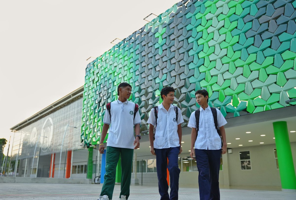 GobdelCesar's tweet photo. Seguimos En Marcha para consolidar el Mejor estándar de calidad educativa en el Caribe. Inauguramos el nuevo CASD Simón Bolívar para Valledupar y la creación de una nueva modalidad académica enfocada en las tecnologías emergentes, para que nuestros bachilleres sean competitivos https://t.co/A75FZehfpe