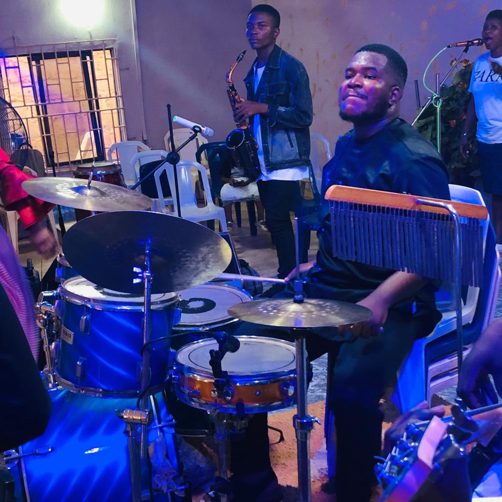 Vheeki_tori's tweet image. Nigeria has happened to us o!
My cousin was kidnapped last week on his way to Lagos …
Please help us o!!help my cousin! it's a matter of life and death...they are asking for 6million but we’ve been able to raise about 2m,We need the sum of 4million naira to complete the money