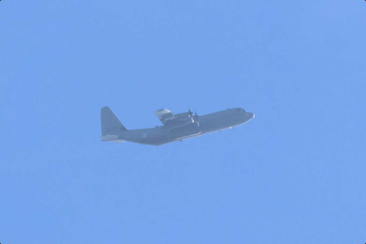 RNLAF Hercules G-273 (TORO02) spotted at 13,000ft.

#NLspot #watvliegter @scan_sky #aviation #avgeek #aviationphotography