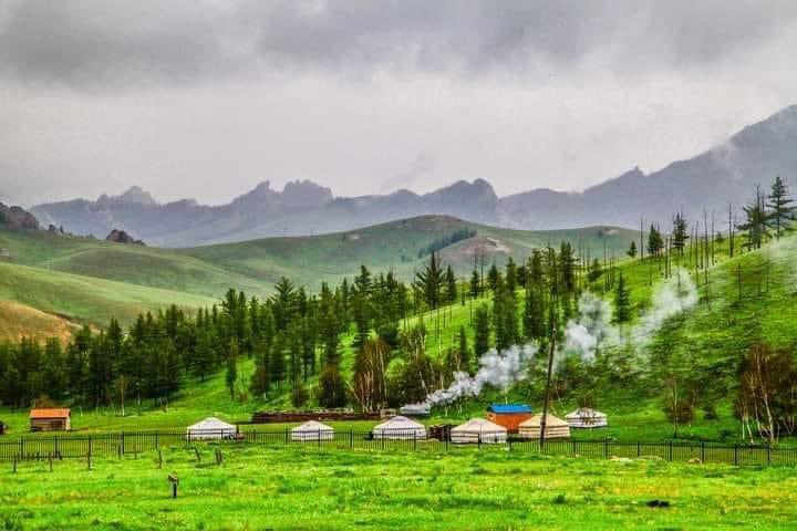 L_Munkhbat0528's tweet photo. Иргэний үг: Яргайтын амыг АПУ-гийн Батсайхан ах дүү нарын хамт хашсан,
 Жигжидийн амны өгсдөгийг Мобиком аваад хашсан,
Сэлхийн ам өгсдөгийг экс еөк Элбэгдорж, ах Арсландорж АТГ-ын дарга асан Энхжаргал генерал Дулаанжаргал нартай нийлж хашсан,
Санзайн Амыг Бодь группынхэн хашсан, Найрамдал Шижрийн амны арыг Мөнх-Эрдэнэ арслан хашсан,
Баянбулагийн Амыг Бат-эрдэнэ аварга Тэрбишдагва нар хашсан,
Гүнтийн давааны наад талын хүрэн чулуун том хашаа рецедив гэмт хэрэгтэн Шар Энхээ хашсан,
Богд уулын Жаргалантын Амыг рецедив гэмт хэрэгтэн Цагаан Шонхрын Энхтайван хашсан,
Богд уулын Нүхтийн амны амралтыг худалдаж аваад Ажнай Бат-эрдэнэ хаасан,
Богд уулын Багатэнгэрийн Амыг Анандбазар гишүүн хашсан,
Богд уулын Залаатын Амыг Их засгийн Ням-Осор хашсан,
Гачууртын Их Амыг Баянмөнх аварга хашсан. Улс эд нараас газрыг нь хурааж авдаггүй юмаа гэхэд ядаж газрын төлбөрийг нь тушаалгах хэрэгтэй, эгэл ардын 0.07га - г төлбөрөө төлсөнгүй гээд хураачихдаг атлаа хэдэн мянган га-гаар хашсан эднээс нэг ч төгрөг авдаггүй нь хачирхалтай, уг нь номоороо бол эднээс авах татвар жилдээ л хэдэн тэрбум болох учиртай. Нэг тоо бодуулья Дархан цаазат Богд уулын Нүхтийн аманд 0.07 газар эзэмшиж буй иргэн жилд 3.6 сая төгрөг төлөх учиртай тэгвэл Багатэнгэрийн амны 1000 орчим га жилд хэдэн тэрбумыг төлөх вэ?  #copy