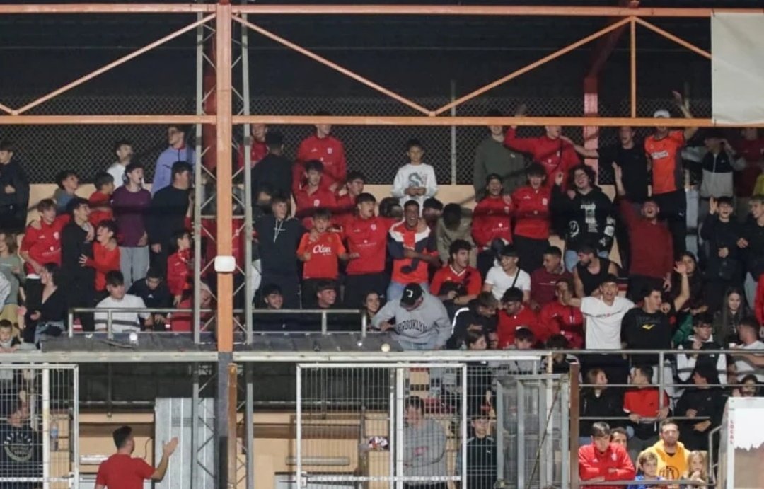 ultrassanta's tweet photo. 👹📢 Tot i la derrota, sempre orgullosos d'aquest equip. A per més! ❤️🖤 https://t.co/yl5DpJuZMo