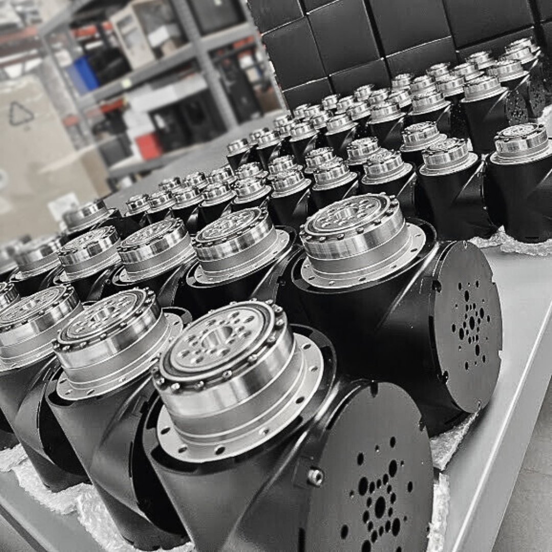 Get ready for Lynxmotion's upcoming launch of their PRO series! 🚀 The first batch of pre-production parts of the modular #robotarm system arrived and is ready for testing, engineered for high repeatability, torque, and ease of use. Discover more: bit.ly/48yHndA