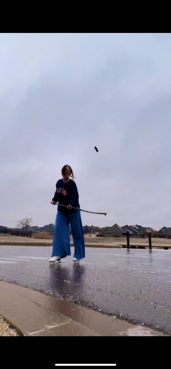 savsouthwardwx's tweet photo. Good morning, Norman! The neighborhood roads are doubling as an ice rink, so today’s goal is to practice my Michigan’s🏒 https://t.co/QjHy3BxTSH