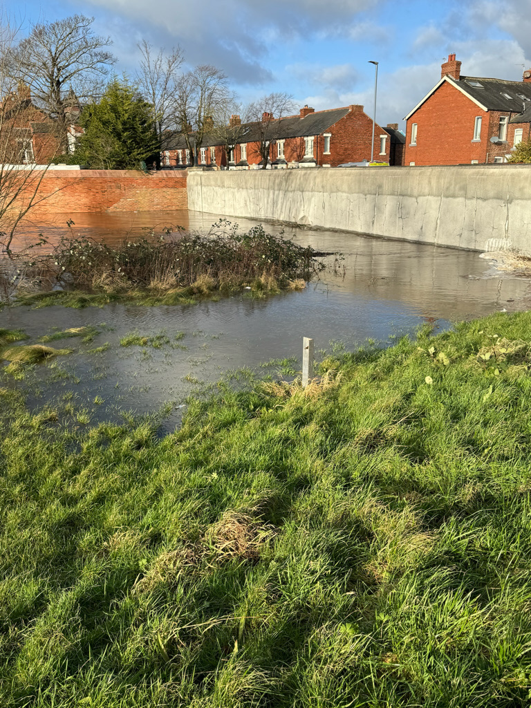 ActionFlood's tweet photo. Q. of the day, is this a bridge or a dam 
#CumbriaFloods #Carlisle
#Cumbria
@bbccumbria
@newsandstar
@BBC_Cumbria
@CumbriaCrack
@incarlisle
@CumberlandCoun
@EnvAgencyNW
@CumbriaFloods
@DefraGovUK
@CumbriaCrack https://t.co/WorJsTglcg