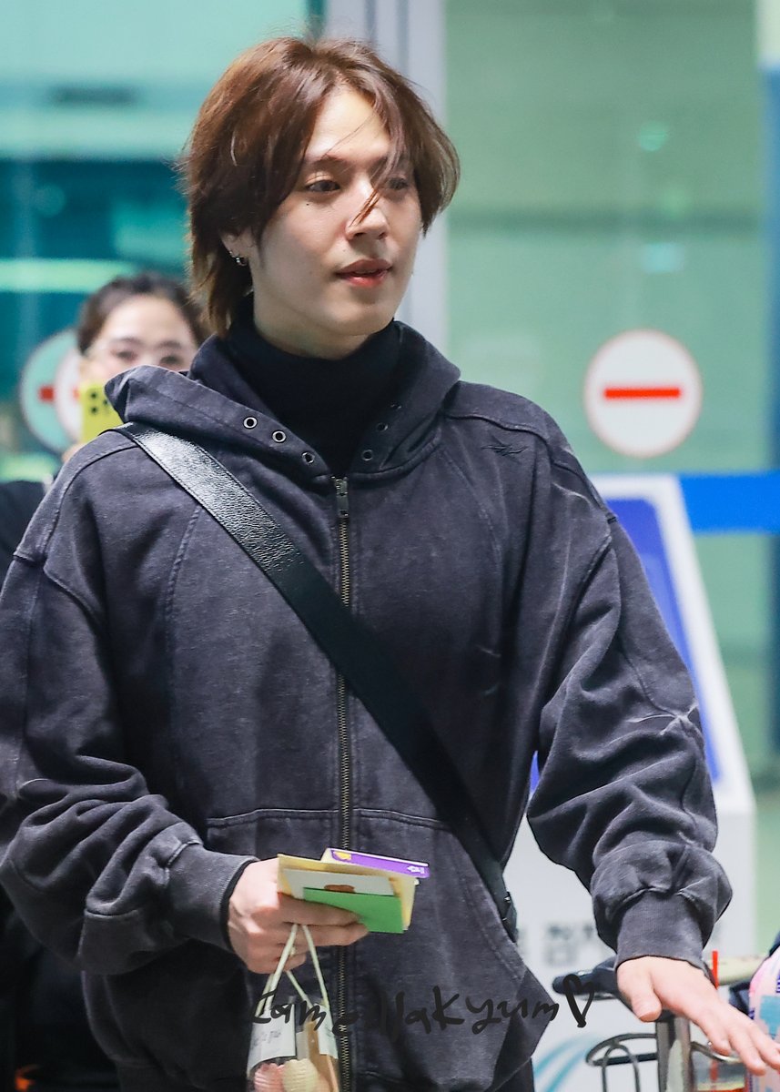 Camelliakyum's tweet image. 240102 ICN 🛬
#YUGYEOM #유겸
@yugyeom