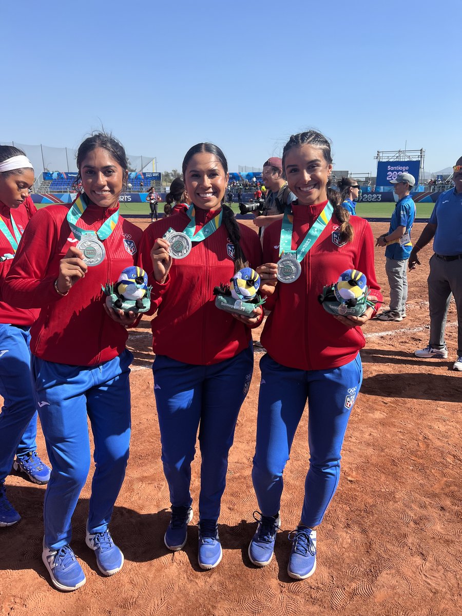 This winter, <a href="/SamanthaDelhoyo/">Samantha Delhoyo</a> teamed up with former Knights RHP <a href="/ggiannaaa_/">gianna</a> and current UCF commit Yessenia Lopez to bring home the silver medal for team Puerto Rico at the 2023 Pan American Games! 🥈🇵🇷

Read more about her story ⏩ ucfknights.com/sdpr24
