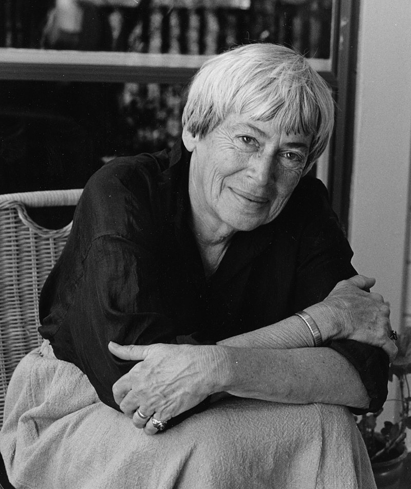 Recordant i celebrant Úrsula K. Le Guin, que va morir un dia com avui de 2018. «En la ment humana hi ha monstres i leviatans i quimeres; són fets psíquics. [...] A les persones que neguen l'existència dels dracs, sovint els mateixos dracs se les acaben menjant. Des de dins».