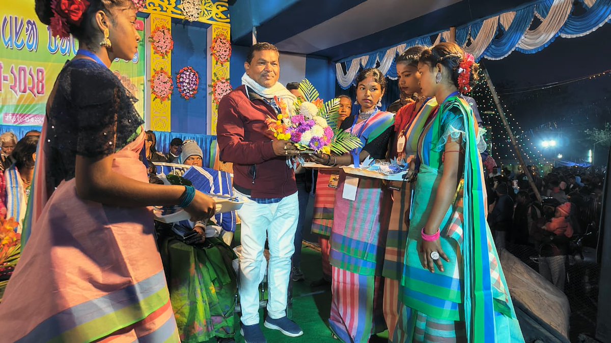 RameshRout78393's tweet photo. #নয়াগ্রম_বিধানসভার তিন তিনবারের প্রিয় বিধায়ক/#ঝাড়গ্রাম_জেলা_তৃণমূল_কংগ্রেস এর সভাপতি মাননীয় দুলাল মূর্মু মহাশয়ের জন্মভূমিতে #বড়পাট_আর_সি_এম_মেমোরিয়াল ক্লাবের উদ্যোগে আদিবাসী তামসা পাতা উৎসবে আমরা সবাই একসাথে🙏
@MamataOfficial @abhishekaitc @AITCofficial @aitcsudip @ItsYou https://t.co/VmN3lvLsql
