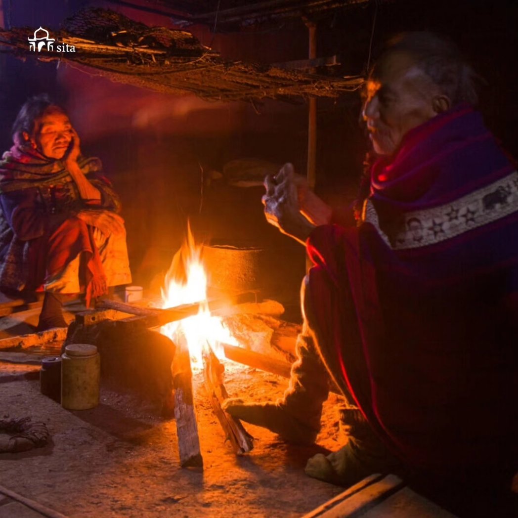 Sita_India's tweet photo. #KnowIndiaBetter with Sita
The Nagas of Nagaland, once fierce headhunters, are versatile artisans crafting intricate designs on weapons, doors, and bamboo mugs. Their woolen shawl, a unique identity for each Naga tribe, reflecting history through motifs like tigers, Hornbill etc. https://t.co/RChTdwnKlq