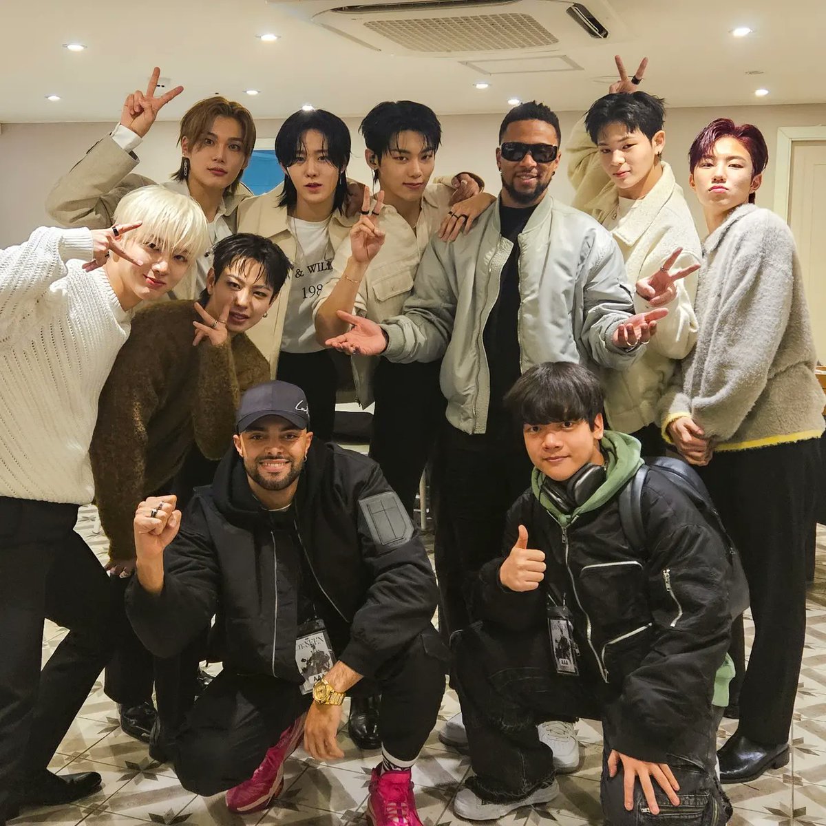 With @evnne_official after their show! 
Amazing energy, amazing people, and a big blessing to be able to work with them alongside my brother <a href="/jacobaaron23/">Jacob Aaron</a> who wrote their latest title 'UGLY'. 

Big Thanks to @thehub_kr &amp; @jellyfish_stagram for this one.💯
#evnne #un_seen #ugly