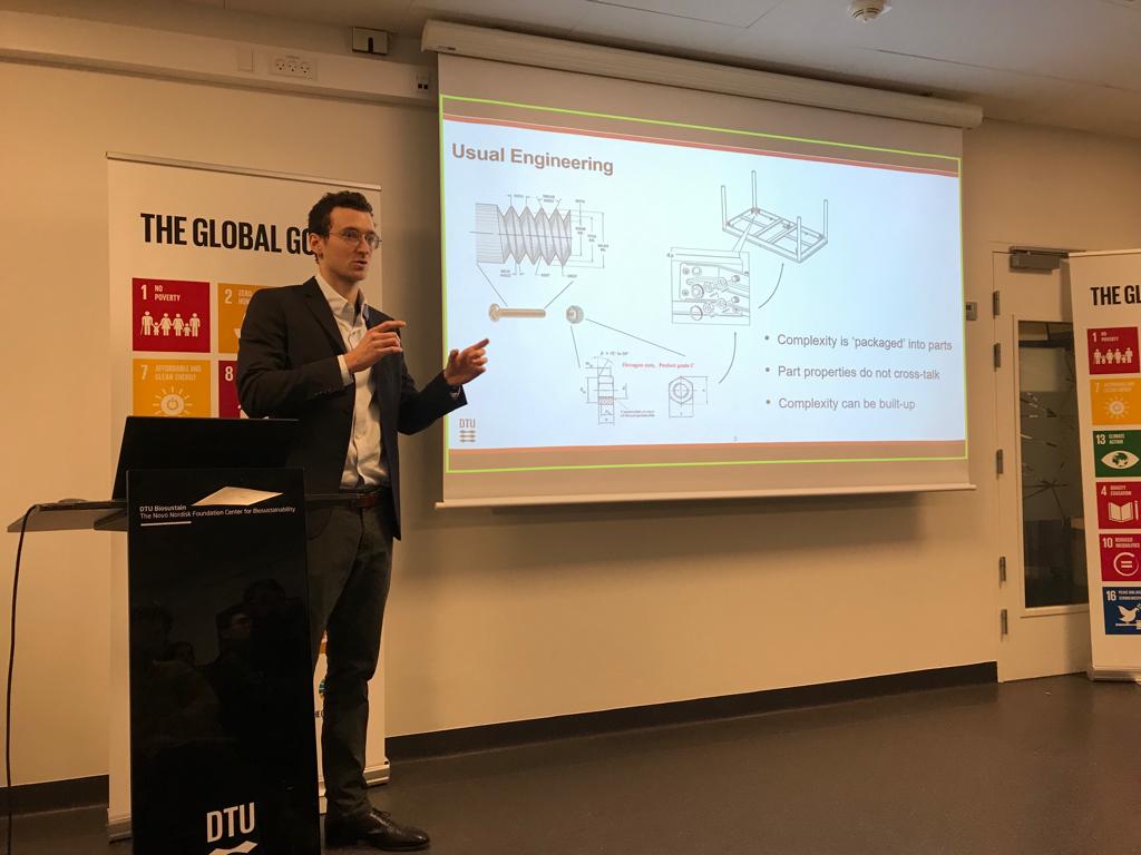 paupaulca's tweet photo. I defended my PhD last week! Huge thanks to my supervisors @MiKrogh, @UHMortensenLab, @phantomas1234 &amp; labmates for the technical and emotional support! Thanks also to committee members Hal from @LabAlper, @ceronifranci &amp; Alberto Delgado! 
Anyone to start a fluo flower venture? https://t.co/1mMzHf307l