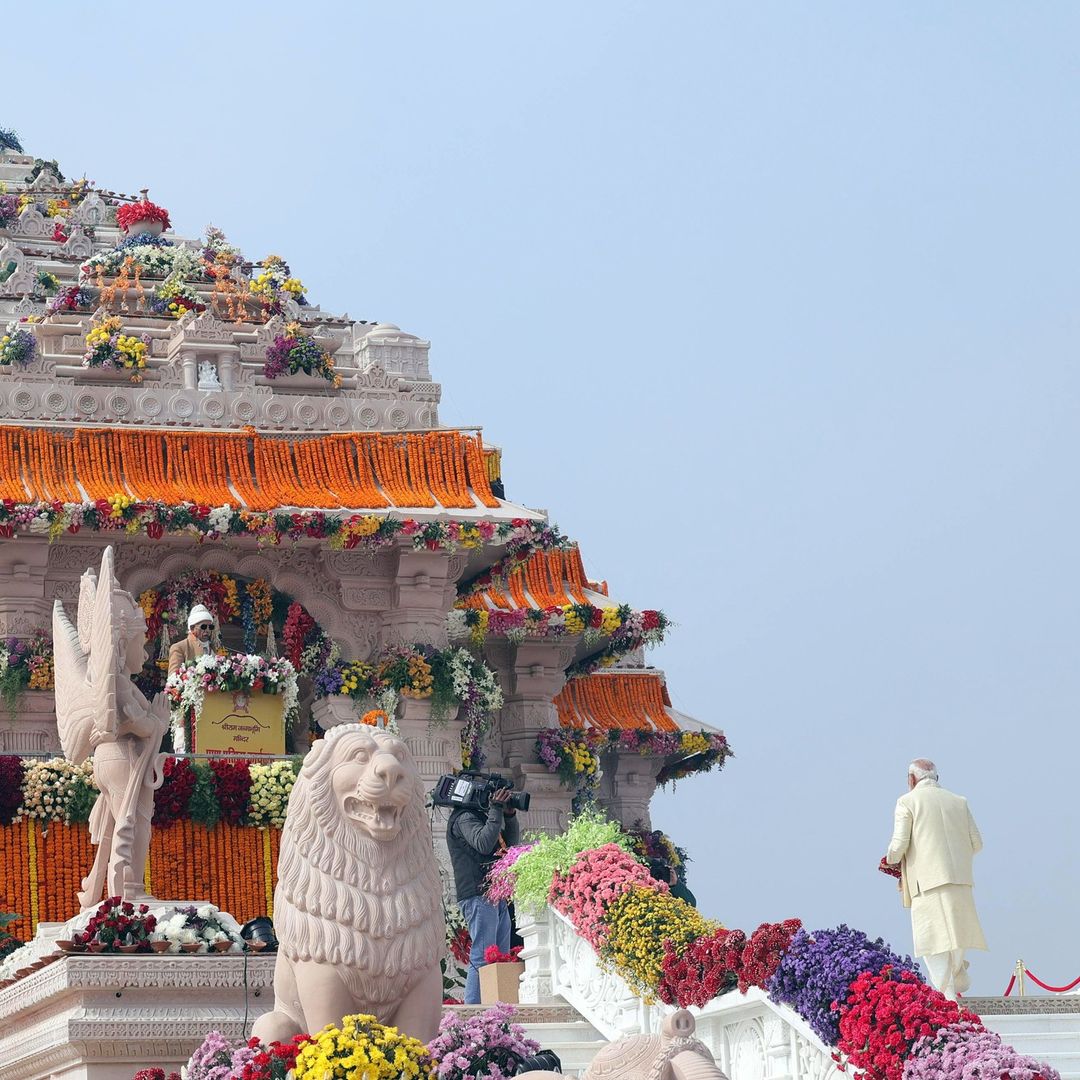 SudhanshuBJP's tweet photo. आ ही गए रघुनंदन, सजवा दों द्वार-द्वार,
स्वर्ण कलश रखवा दों, बंधवा दों बंधन वार।।

॥ जय जय श्री राम ॥

#RamLallaVirajman #RamLalla #RamMandirPranPrathistha #RamAyenge https://t.co/XVezs5lgAi