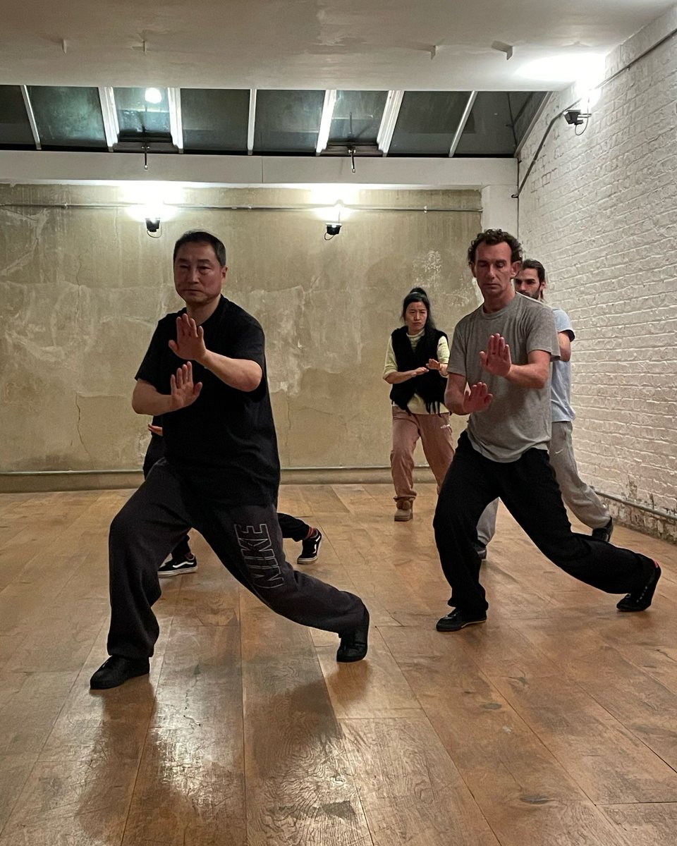 Freezing outside, training continues. There is just over a week to profit from our half price drop in classes for new students. Improve your blood circulation, keep warm!

#zhaobaotaijiquan #taichi
 #martialart  #kungfu #healthylifestyle #allbodytogether #movingmeditation