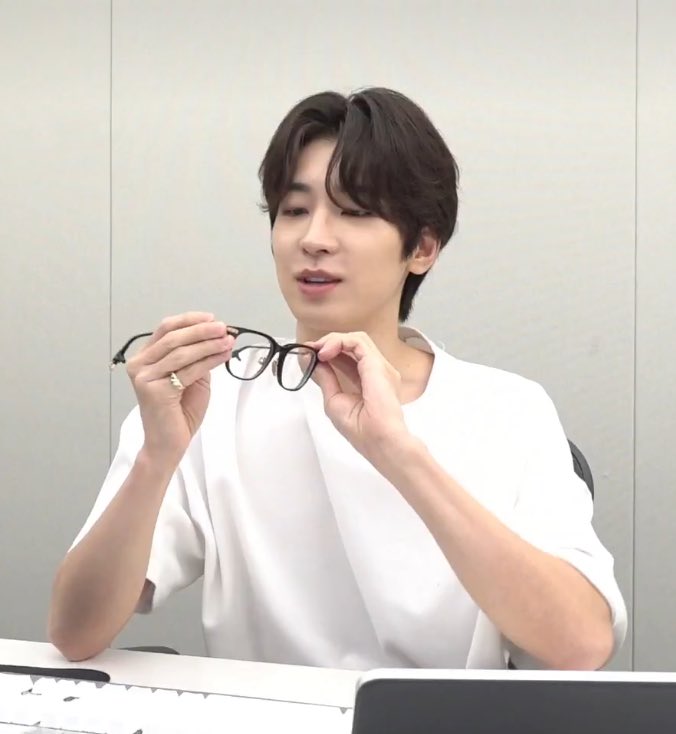 ᴍᴏᴏɴ | 𝟵𝟵.𝟵% 🐈‍⬛ tweet media