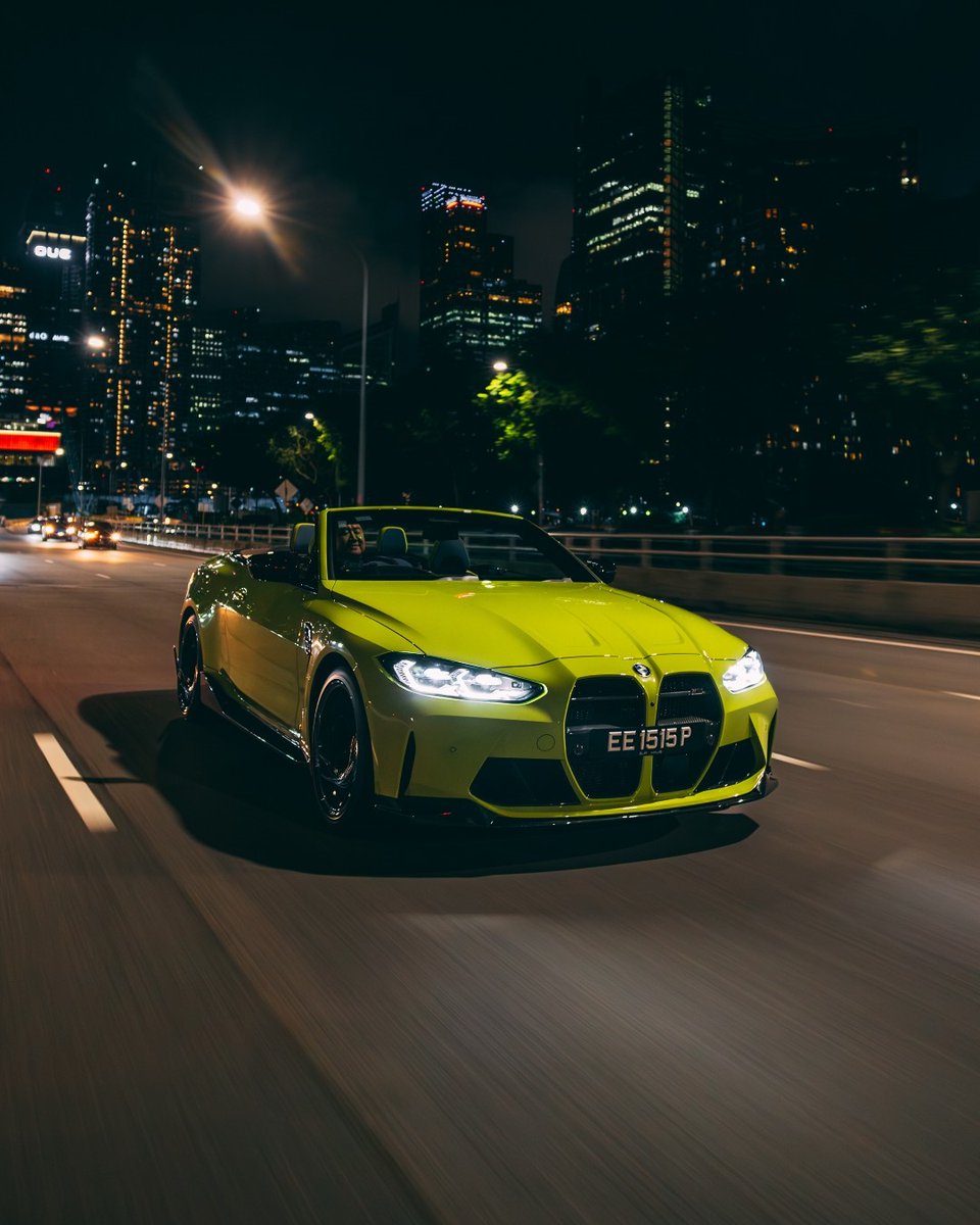 BMW's tweet image. Gliding through the Singapore streets📍💛
📸 IG:  william_tqw

The BMW M4 Competition M xDrive Convertible. 
#THEM4
The BMW M4 Competition M xDrive Convertible:
Fuel consumption/100km, CO2 emission/km comb.: 10.2 l, 233–231 g. According to WLTP, b.mw/Further_Info