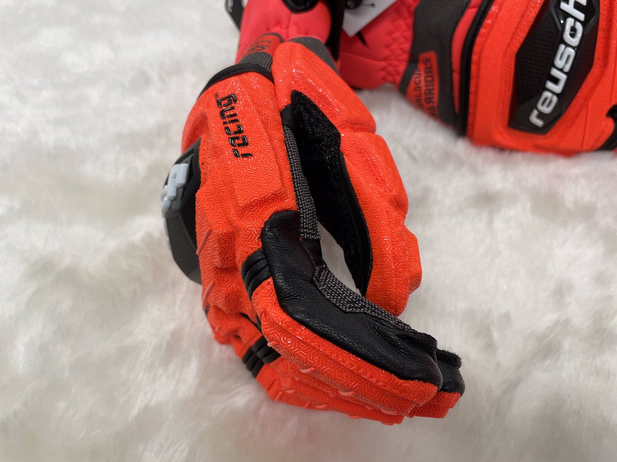 Ishii_compekan's tweet photo. #reush のレーシンググローブ⛷️
【WORLDCUP WARRIOR GS】
ナックル部分以外にも指や手首にもプロテクションが組み込まれていて過酷なレースをサポートしてくれます。
5本指とミトンの2タイプございます。
#石井スポーツ #カンダコンペカン #スキー #SKI #ロイッシュ https://t.co/93IrQRPFTj