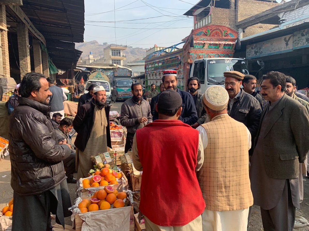 qwpswat's tweet photo. الیکشن 2024 کمپین کی دوران
قومی وطن پارٹی نامزد امیدوار برائے حلقہ پی کے 6 ملک عمران خان اج بروز پیر (وتکے شاہدرہ )کے مختلف جگوں پر اپنی ساتھیوں کی ساتھ لوگوں سے ملاقات کررہے ہیں :
#QWP #QWPIsFuture #Vote4QWP #AftabSherpao #PK6 #SWAT #MalakImranKhan https://t.co/8gOhwQn8Lj