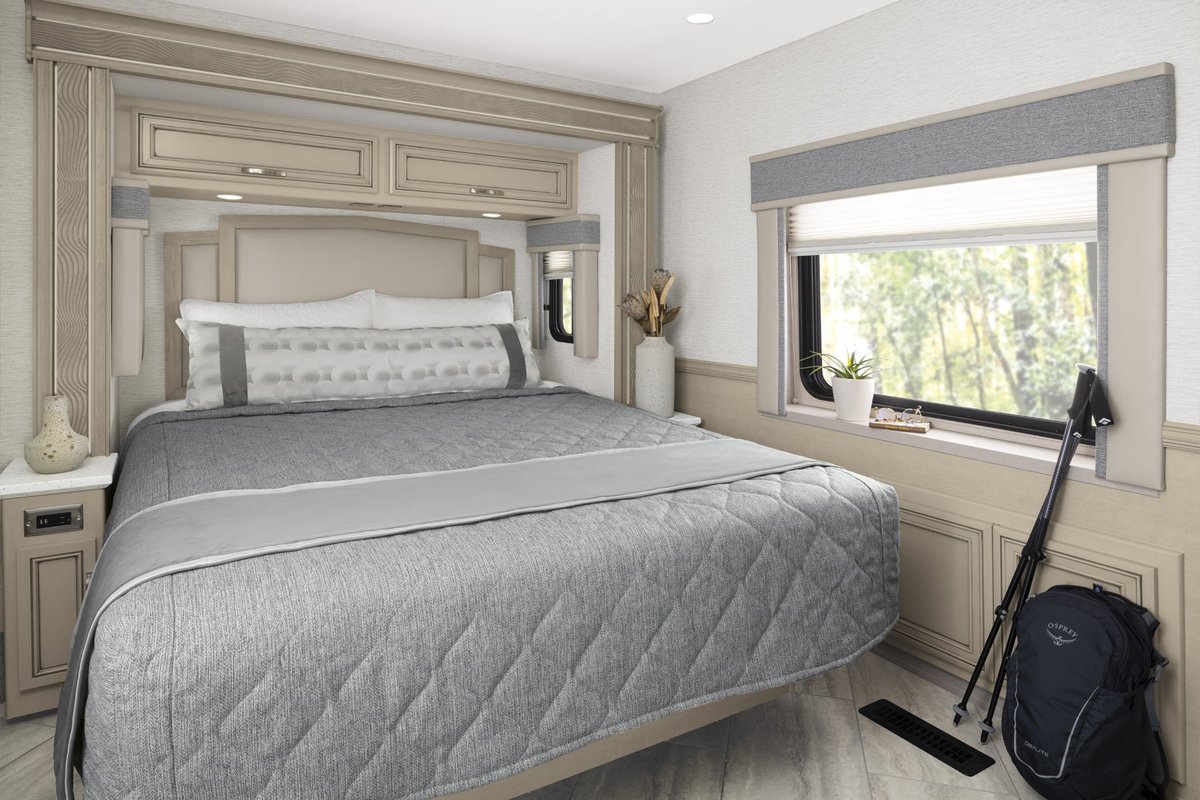 Sy45rp's tweet photo. Meet the #Newmar Bay Star Sport—budget-friendly, coach-built #motorhome on a 29-ft Ford chassis. The 2912 model sleeps eight, perfect for larger families. Enjoy a cozy lounge, pull-out #dinette, well-equipped kitchen, spacious bathroom, and a queen-sized fixed bed in the rear. https://t.co/Nj6kCikBp5