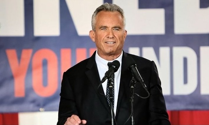 Dear America, 
There is only one candidate left who possesses the courage to confront the crime of the 21st century: <a href="/RobertKennedyJr/">Robert F. Kennedy Jr</a>. If you want truth and reconciliation when it comes to Wuhan (and Dallas), make some noise today!
<a href="/joerogan/">Joe Rogan</a>
#RFKJr 
open.spotify.com/episode/3DQfcT…