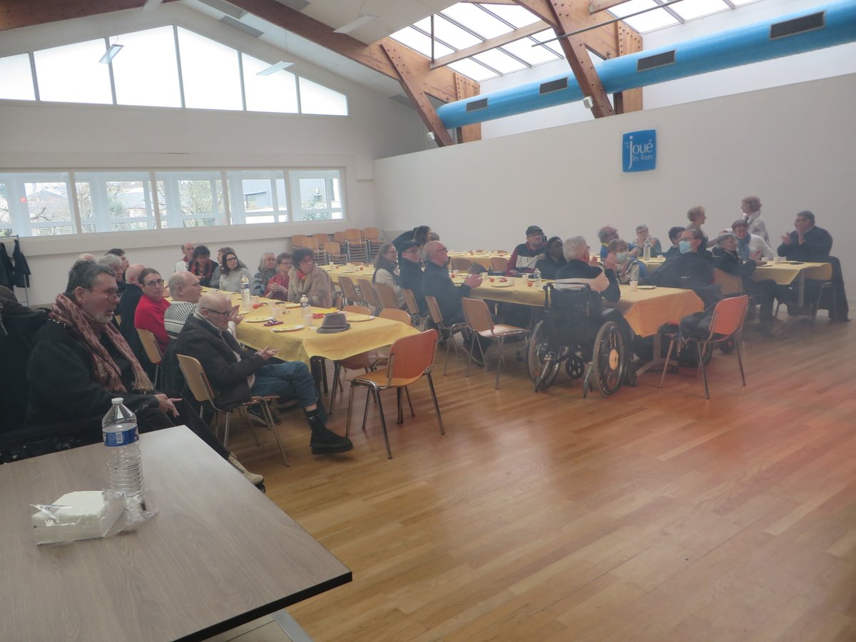 AfmTelethon37's tweet photo. Ce dimanche 21 janvier, nous avons partagé notre Galette Des Rois comme chaque année, en compagnie de nos magiciens préférés qui ont encore une fois su illuminer notre après-midi avec un spectacle de qualité. Nous remercions également tous nos invités pour s'être joints à nous. https://t.co/v6g2AmCJGT