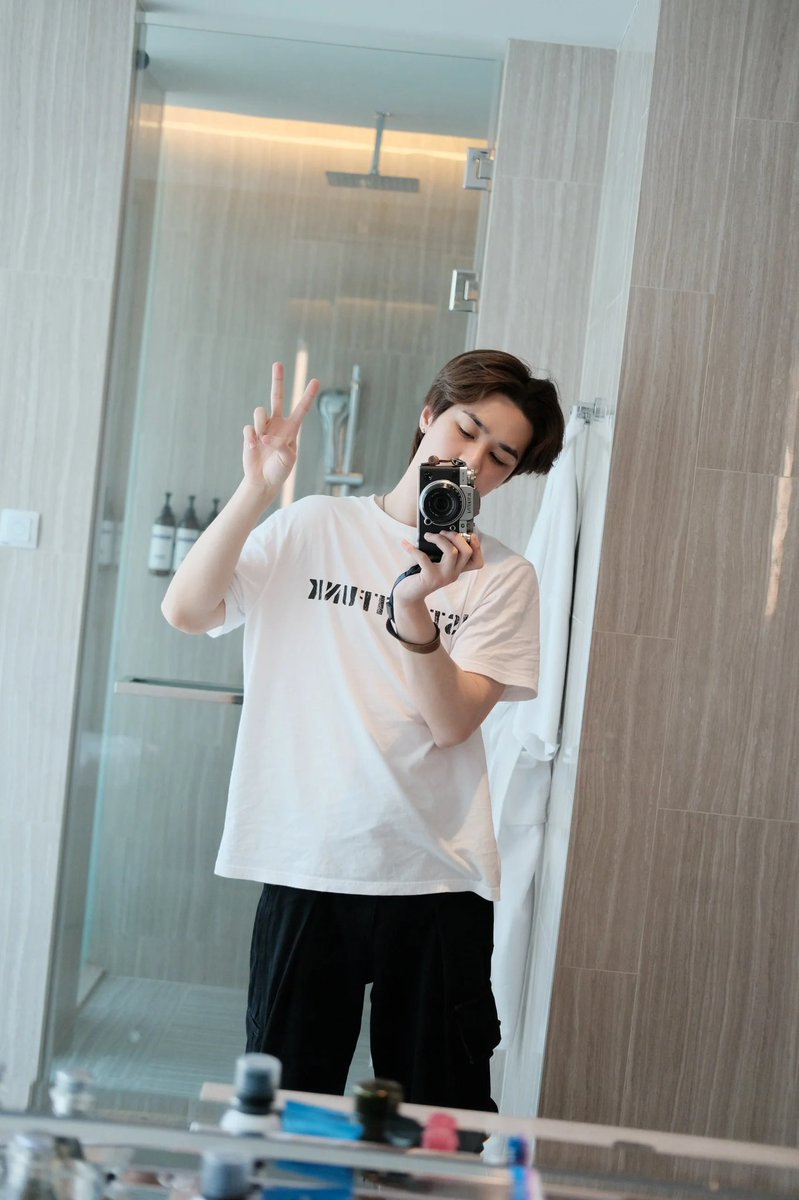 HoneyKun_0101's tweet photo. 240122 #KUN xhs更新

Diary for business trips in Thailand

# My daily life # The generation after 95 # In Thailand # Business trip # Fan sign # Good photographer

#WayV #KUN #쿤 #钱锟 https://t.co/563EBMB8Bf