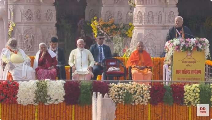 RSSorg's tweet photo. राम राज्य के नागरिक कैसे थे ? वे निरदम्भ , प्रामाणिकता से व्यवहार करने वाले, धर्मरथ थे । श्रीमद भागवत में धर्म के चार मूल्य बताए गए हैं - सत्य, करुणा, शुचिता, तपस। इसका आज युगनुकूल आचरण हो। -डॉ . मोहन भागवत जी https://t.co/lt8z8mInOW