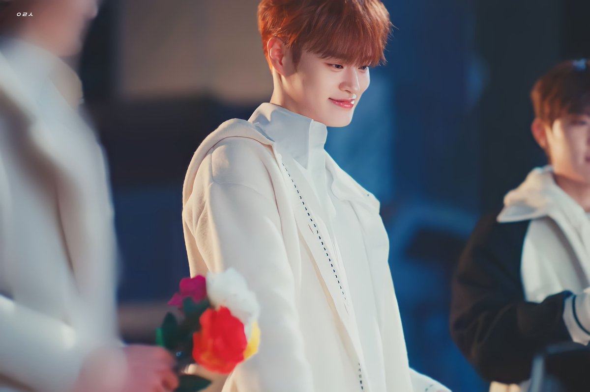 eroshwi's tweet photo. '𝐆𝐑𝐀𝐁 𝐌𝐄' 𝐌/𝐕

#이대휘 #에이비식스
#LEEDAEHWI #AB6IX https://t.co/fjnZYadxb2