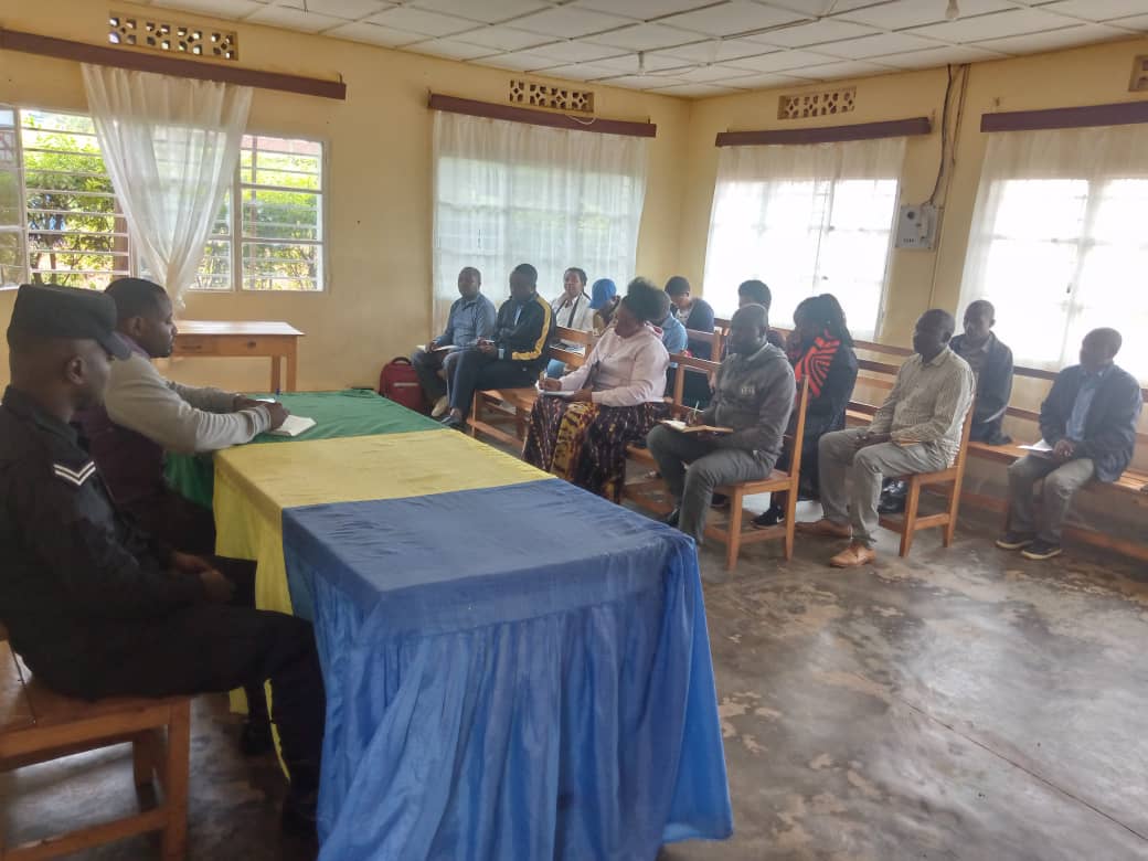 sector_murambi's tweet photo. None kuwa 22/01/2024 mu Murenge wa Murambi twakoze security and management meeting tukaba twaganiriye ku mutekano n'imihigo iri inyuma
@GatsiboDistrict 
@RwandaLocalGov 
@sector_murambi https://t.co/YRNYlBtGMB