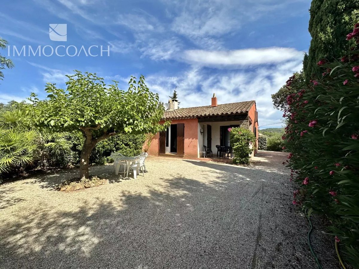 Découvrez cette jolie maison d'une surface habitable de 87 m2 qui bénéficie d'une situation unique, avec un accès privatif à une plage confidentielle.

Plus d'informations au près de Cindy Hudelille au 06 65 34 46 57 ou par mail à cindy@immocoach.fr