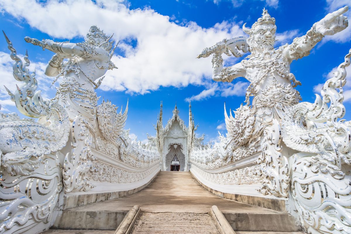 TravelAwan's tweet photo. Eksplor kecantikan Wat Rong Khun di Chiang Mai! 🕊️✨ Kuil putihnya ngeblend banget sama langit biru. #WatRongKhun #ChiangMaiVibes #ExploreWhiteTemple

https://t.co/EVnwsP56lF https://t.co/mDS7rJsrJU