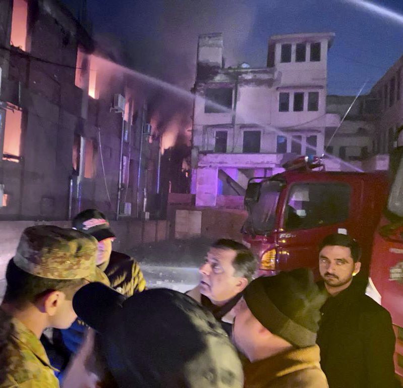 KPCornr's tweet photo. Civil-Military Coordination in action! Peshawar faced a massive blaze at Times Centre, but swift coordination between municipal and military forces led by XI Corps Commander Lieutenant General Sardar Hassan Azhar Hayat Khan averted a potential disaster. #PeshawarFire https://t.co/DiwFBddVfr