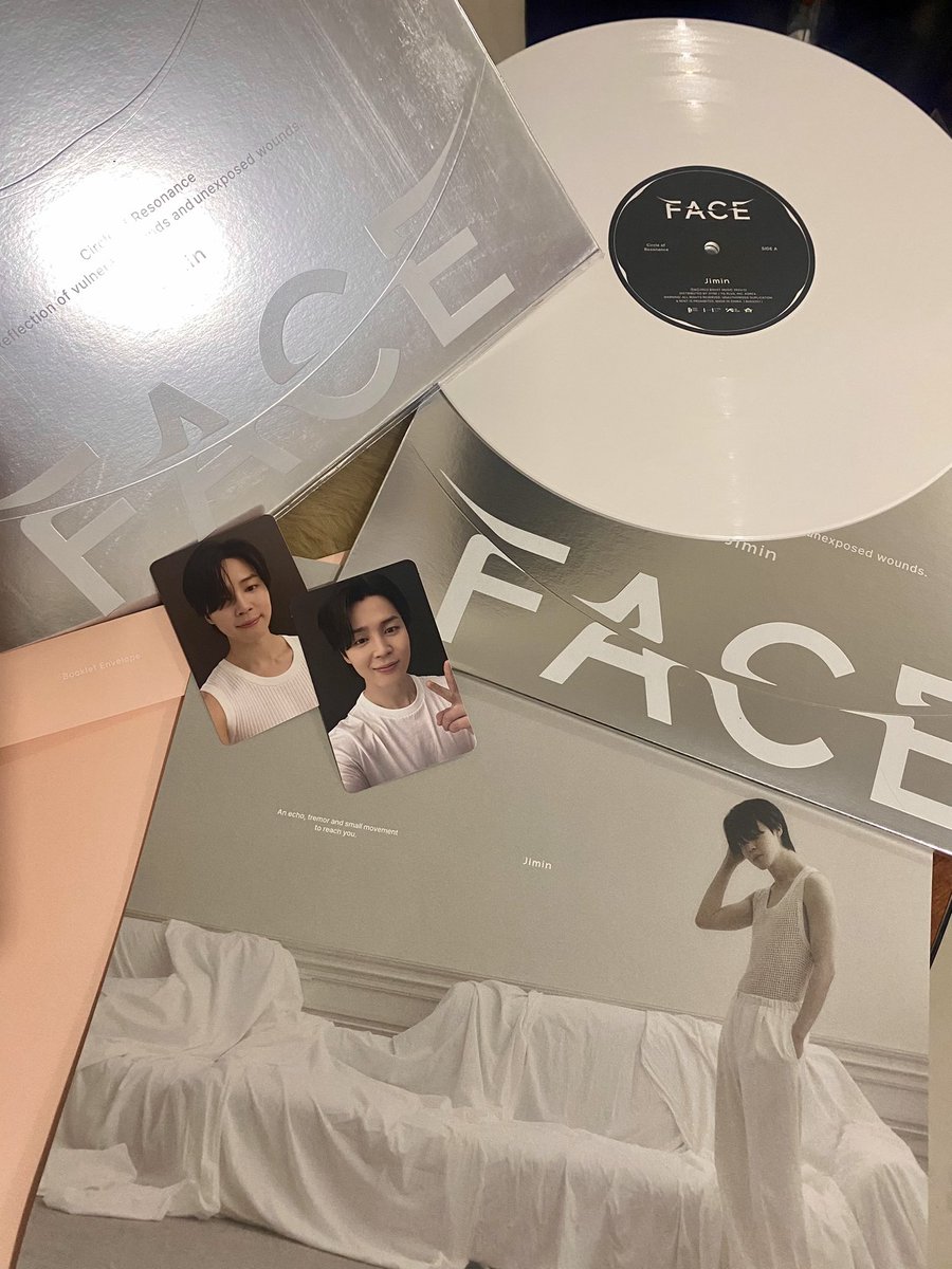 kookminluvvrr's tweet photo. Happy mail 💌 Face Vinyl is finally here. Sobrang gandaaaa 😍
Thank you so much @ZMKoreanShop.
#ZMFEEDBACKS https://t.co/1L2ILvAgsO