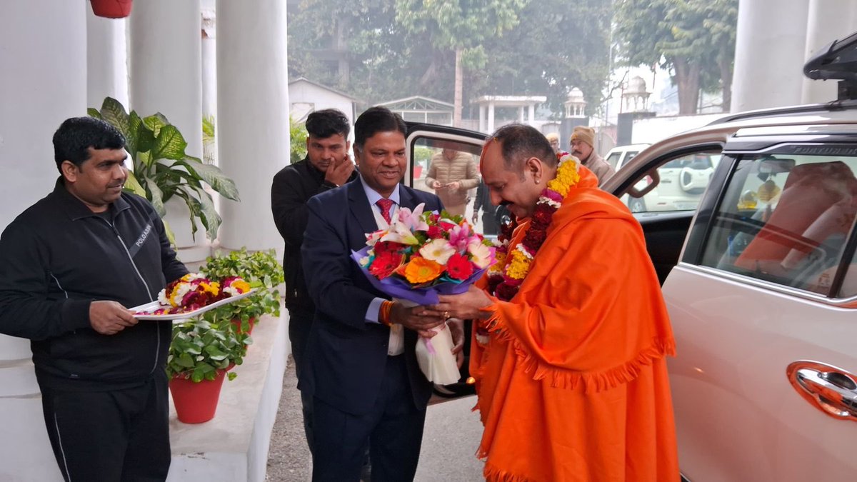 Poojya Guru Sri Awdheshanand ji and Poojya Guru Sri Pradeep Mishra ji