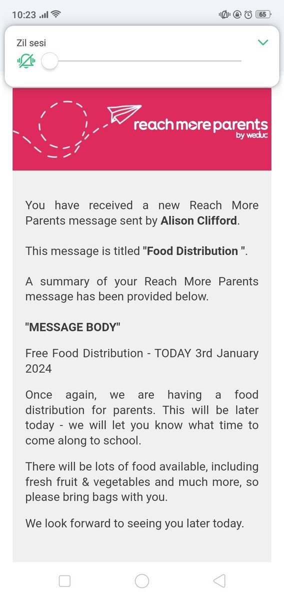 🕳️ Simit yiyemiyorum." diye veryansın eden çocuğu görünce Londra'dan (Zon 2) bir mesaj geldi.

🇬🇧 S.S'nin mesajı: "İçim acıdı çocuğa. Biz Londra'ya göç ettik. Zon 2'de ikamet ediyoruz. 

🧑‍🎓 Oğlumu devlet ilkokuluna kaydettirdik. Tek istedikleri siyah renkte bir ayakkabı ve