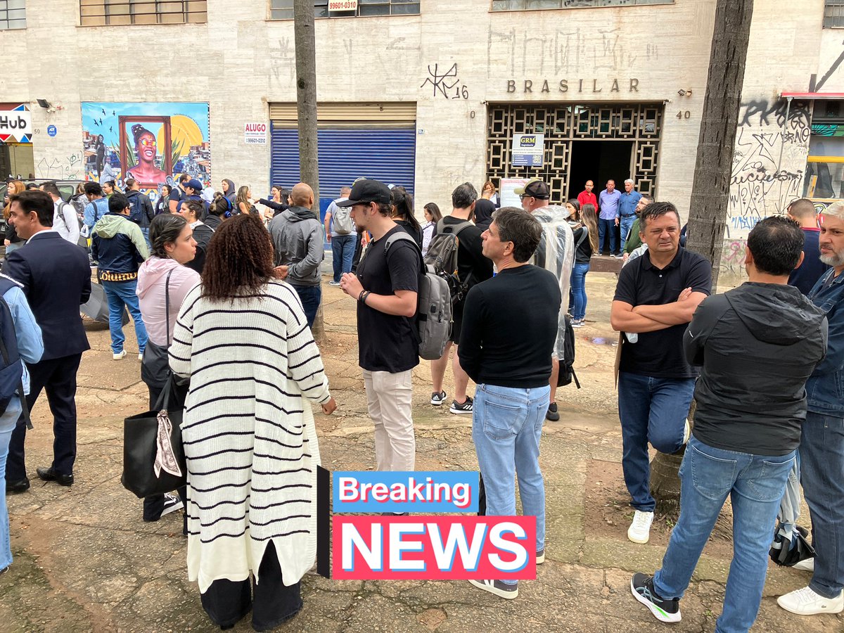 drarobertarobi's tweet photo. A safadeza não tem limite ou fim no Brasil! Estou na fila do “Sindicato dos Securitários” p me opor ao desconto de um dia do meu salário!Salafrarios limitam horários, fazem trabalhadores sofrerem! Ahh não emitem declaração de permanência! #abuso + #roubo = #sindicatosecuritarios https://t.co/YvVcsPFtk8