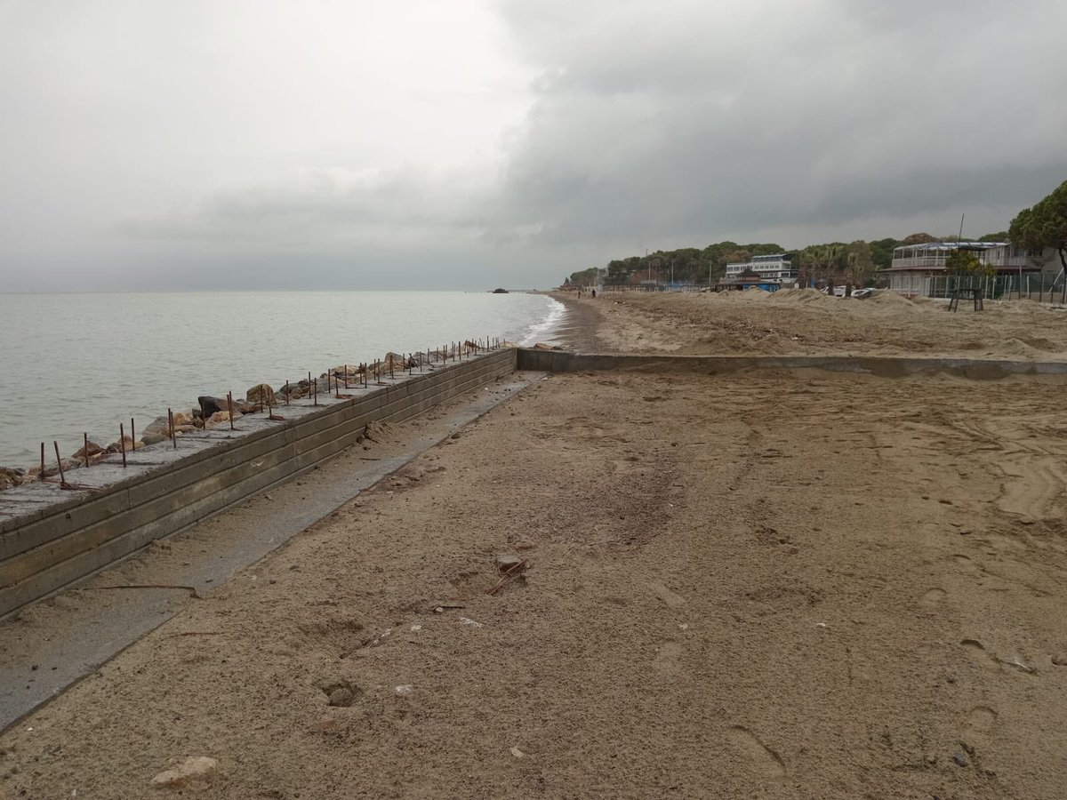 Paprika meydanı boş bulmuş, ya da olur almış. Ama yağma yok, BURÇEP var... <a href="/BurhaniyeBld/">Burhaniye Belediyesi</a>  ve <a href="/kemal_deveciler/">Ali Kemal Deveciler</a> ne yapacaksınız.. <a href="/balikesirbld/">Balıkesir Büyükşehir Belediyesi</a>