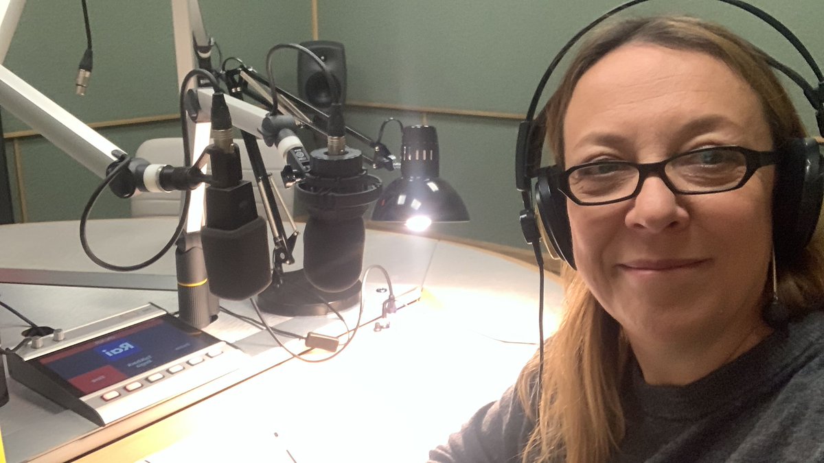 Radio3scienza's tweet photo. Che cosa si intende per #economiacircolare? La non esistenza del rifiuto: Giorgia Marino @micro_critica, caporedattrice di @RenewableMatter, ora in diretta al microfono di @elisabetta_tola https://t.co/FY467ESj2u https://t.co/SkP0CdusvW
