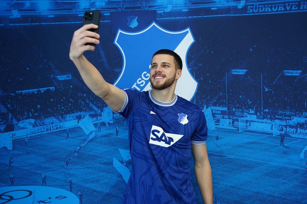 FootballMechan2's tweet photo. V pátek sraz v Heidelbergu, v sobotu zdravotní testy a výsledkem je hostování v @tsghoffenheim do 30.6.2024 s následnou opcí.
Díky všem, kdo se na celé akci podíleli a hodně štěstí Davidovi v Bundeslize ✊
#zivotjefabrikanasplnenyprani https://t.co/pK7jpD5YLd