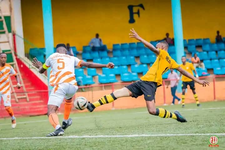 MagazineJimbere's tweet photo. ⚽️ Sept matchs sur les 8 qui étaient prévus pour la 16è journée et début de la phase retour de la #PrimusLigueBurundi 2023-2024 ont eu lieu du 19 au 21 janvier 2024
❌ La rencontre entre #BumamuruFC et #InterStars a été reportée par la @BurundiFF pour le 31/01/2024 à 15h, du fait que l'entraîneur principal de Bumamuru Olivier Niyungeko a accompagné l'équipe nationale féminine des moins de 20 ans au #Nigeria
👏🏾 Rukinzo FC, Messager Ngozi, Aigle Noir, Musongati, Flambeau du Centre, Olympic Star et Vital'O ont décroché chacune ses trois points
#Burundi #Football #Jimbere