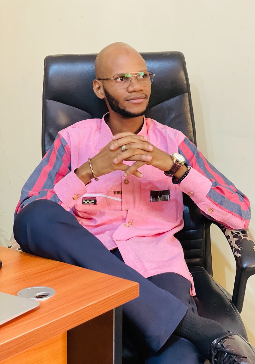 Oumskingsley's tweet image. Lundi ✌️😎