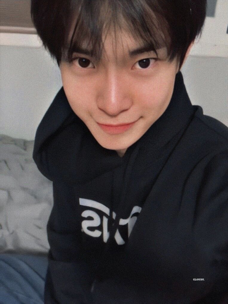 พี่มาร์ตินแฟนหนูค่า ใครมาชอบมาจีบมาเต๊าะมาส่งเพลงให้ก็ข้ามหนูไปก่อนค่า หนูยึดโทรศัพท์พี่มาร์ตินแล้วค่าจุ้บๆ @tidjaixdoyoung