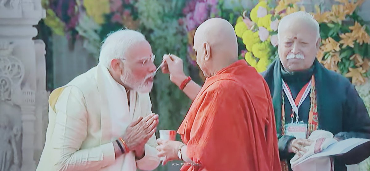 GunajiDesai's tweet photo. राम जन्मभूमि प्राण प्रतिष्ठा समारोह में शामिल होने अपने को पात्र करने हेतु  किया ग्यारह दिन का उपवास छोड़ते हुए प्रधानमंत्री नरेन्द्र मोदी जी। प्रधानमंत्री जी, मैं आपके भावार्थ और भक्ति को पूरे देश वासियों की ओर से हृदय से आभार व्यक्त करता हूं । आपको नमन करते गर्व महसूस करता हूं। https://t.co/ZCzQHFaRAf