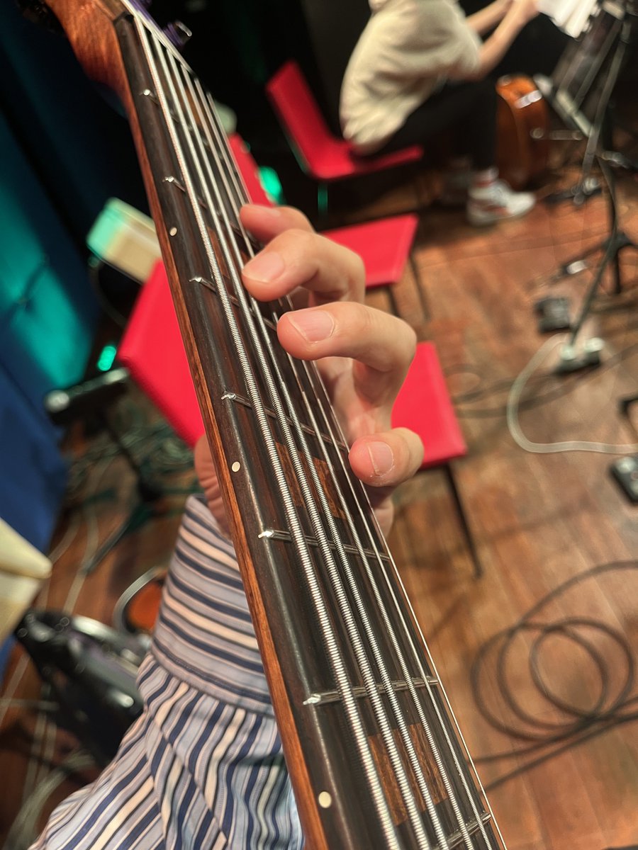 bassyusuke's tweet photo. ←4弦ベースの視界
6弦ベースの視界→

#ベース #fender #adamovic #bass https://t.co/psyUbfUGe2