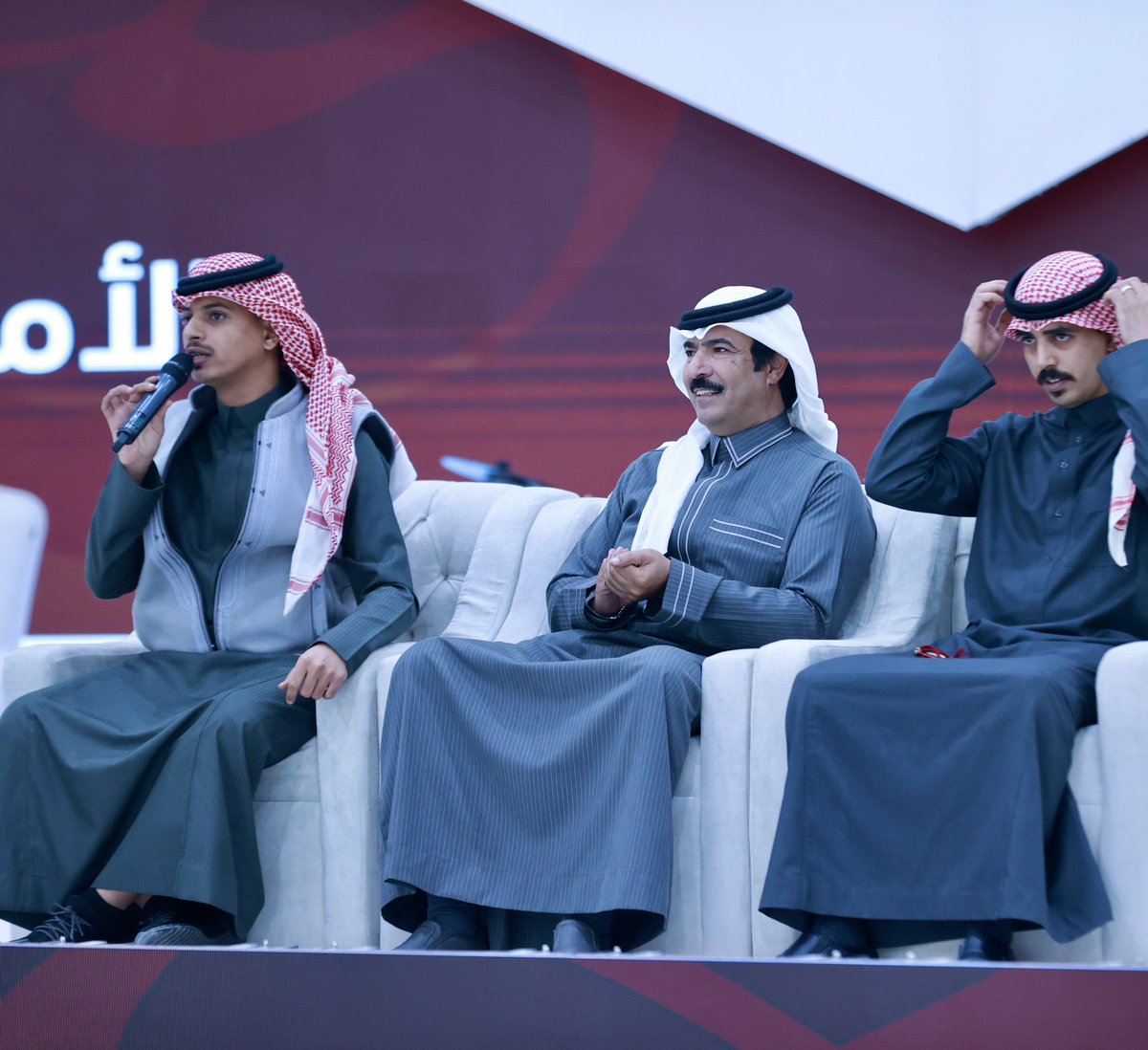 mazend2014's tweet photo. سمّار ، والليل النّدي يـ اهل العمايم والبشوت
شعّار ، والصوت الشدي بين الصبابـة والأدب

للمبدع الشاعر / يوسف السالمي @yo_3_20 

#مهرجان_الصقور_النسخة_التاسعة 
#طريف #الحدود_الشمالية https://t.co/gQogHgbe1X