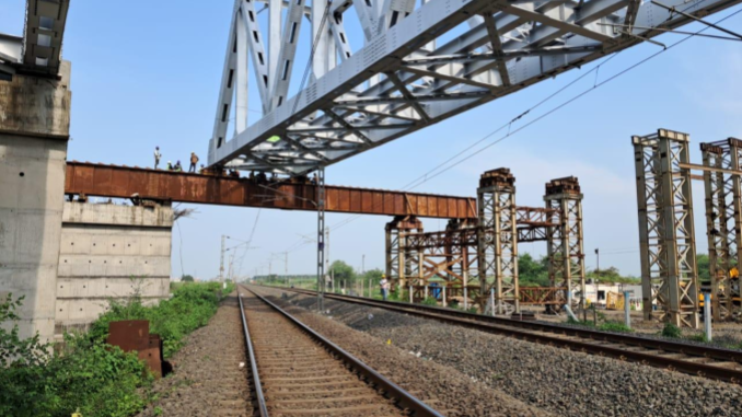 RailAnalysis's tweet photo. #DFCCIL invites #tender for #ConsultingServices for #DetailedTechnicalInspection of #ROBs, #RFOs and #Bridges from Sachin to New Makarpura section of #WDFC
Read more...https://t.co/ztRkZmmtaA
#indianrailways #railway #infrastructure #railflyover #roadoverbridges #project https://t.co/IU5sD3wCFZ