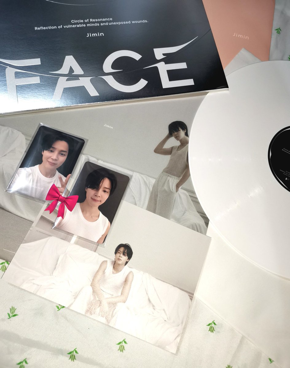 luvlyminies's tweet photo. 🖇️ #miniemails 💌
face vinyl is here!!! thank you so much for this so so pretty vinyl ate @Raineey08 💕 I'm so happy!!! 😭💖 also thank you for packing it well @ZMKoreanShop
#RaineeyGA
#ZMFEEDBACKS https://t.co/C8q3wYSyQd