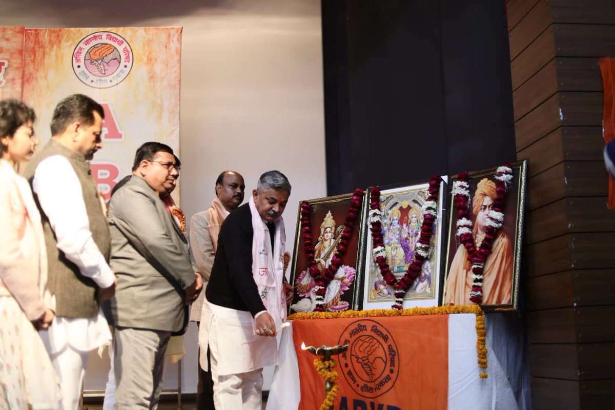 ABVPVoice's tweet photo. ब्रज प्रांत में अभाविप आगरा महानगर इकाई द्वारा प्रभु श्रीराम मंदिर प्राण प्रतिष्ठा के उपलक्ष्य में 'सबके राम, सबमें राम' कार्यक्रम का आयोजन किया जिसमें ब्रज प्रांत के प्रांत प्रचारक डॉ. हरीश जी एवं केंद्रीय हिंदी संस्थान के निदेशक प्रो. सुनील कुलकर्णी विशेष रूप से उपस्थित रहे। इस कार्यक्रम में आगरा के विभिन्न शैक्षणिक संस्थानों के सैंकड़ों विद्यार्थियों और शिक्षकों ने अपनी सहभागिता सुनिश्चित की।

#JaiShreeRam
