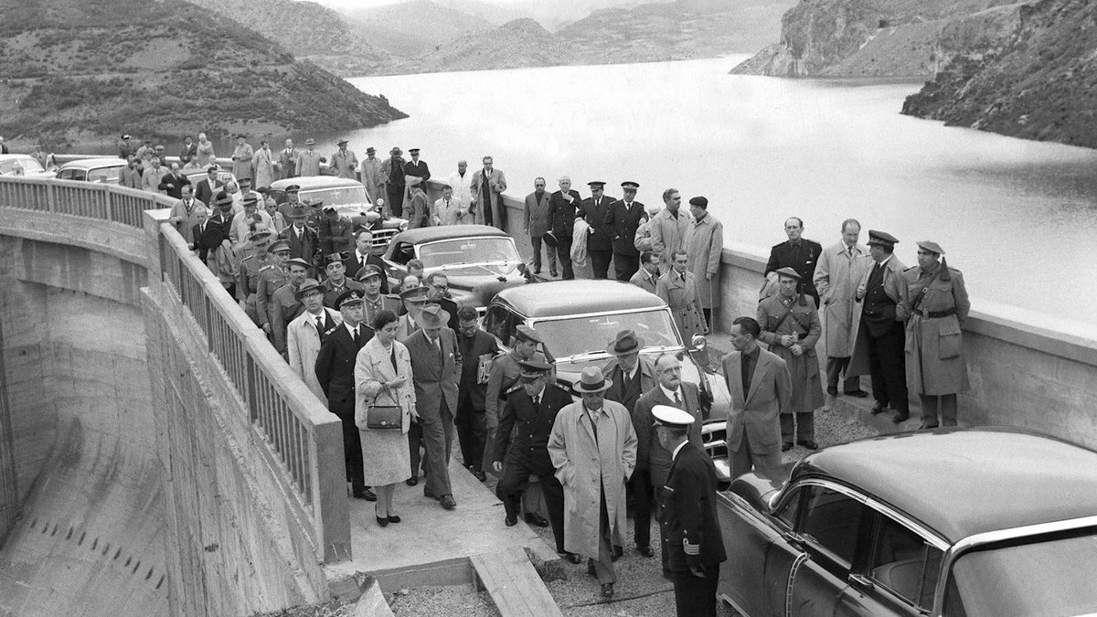 rafetavlc's tweet photo. Hasta 615 embalses construyó Franco para evitar la sequía de España, había un plan hidrográfico y ojo, sin cambio climático...
Ahora el socialcomunismo lo que está haciendo es destruirlos sin ningún plan contra la sequía en España, porque principalmente no creen en España.
Que cada Comunidad se apañe, esto es, como una casa de P U T A S.