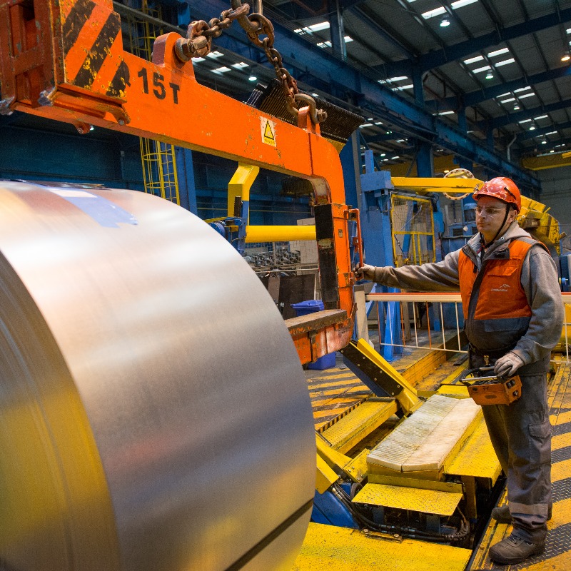 EU_Commission's tweet photo. Through #InvestEU, we're supporting the large-scale production of green steel with minimal carbon footprint in 🇸🇪.

The ground-breaking 🇪🇺 flagship project is essential for the decarbonisation of the steel industry and supports our transition to climate neutrality.

More info ↓