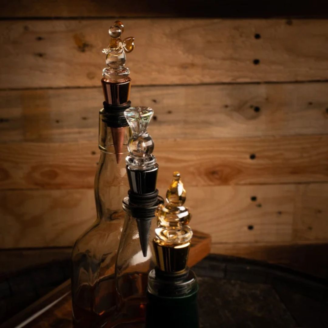 angelshareglass's tweet photo. Choose from our signature tops: an Angel, Thistle, or a Pot Still

Our bottle Stoppers allow you to cork your bottle of whisky, gin, prosecco, etc... until you're ready for another glass or dram (in the most stylish way)😍

#bottlestopper #bottlestoppers #smallbusiness #glass https://t.co/uRDBwUh3sG